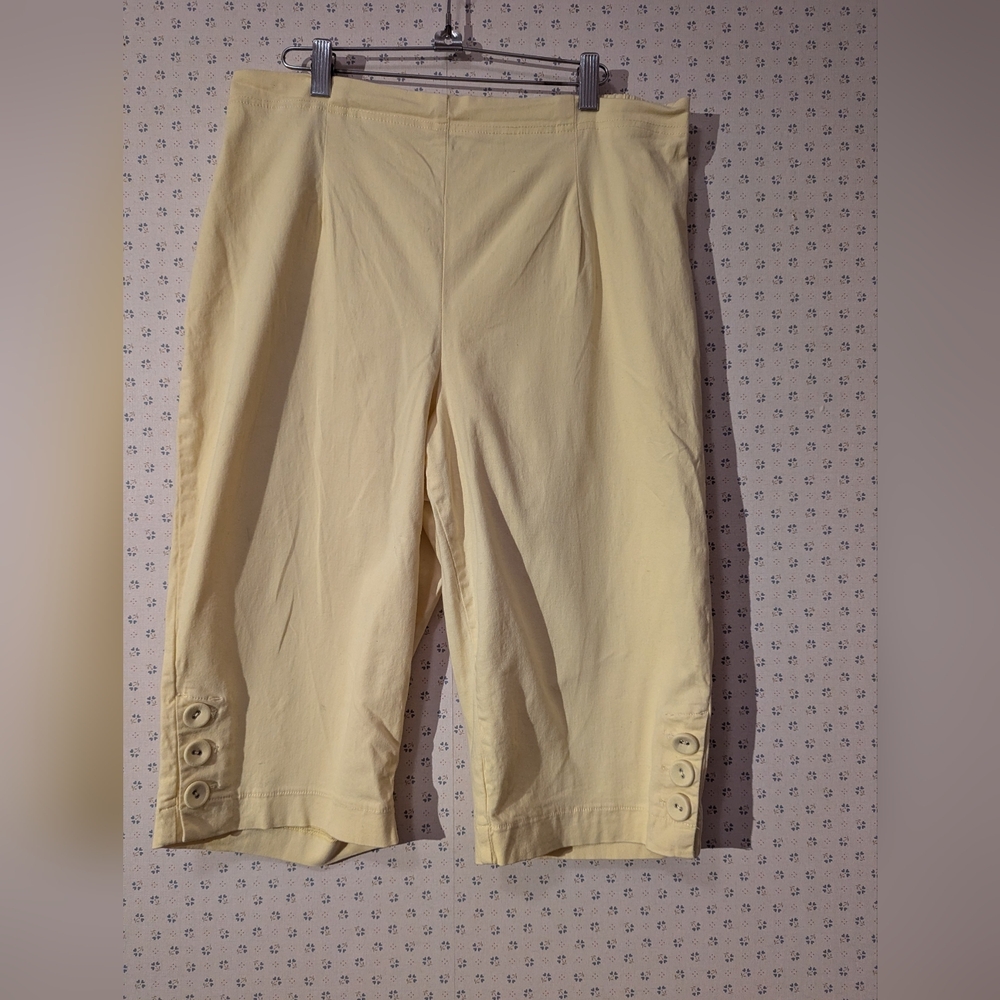 Vintage Cropped XL Capri Pants Vintage Fabric Covered Buttons So Cute Summer